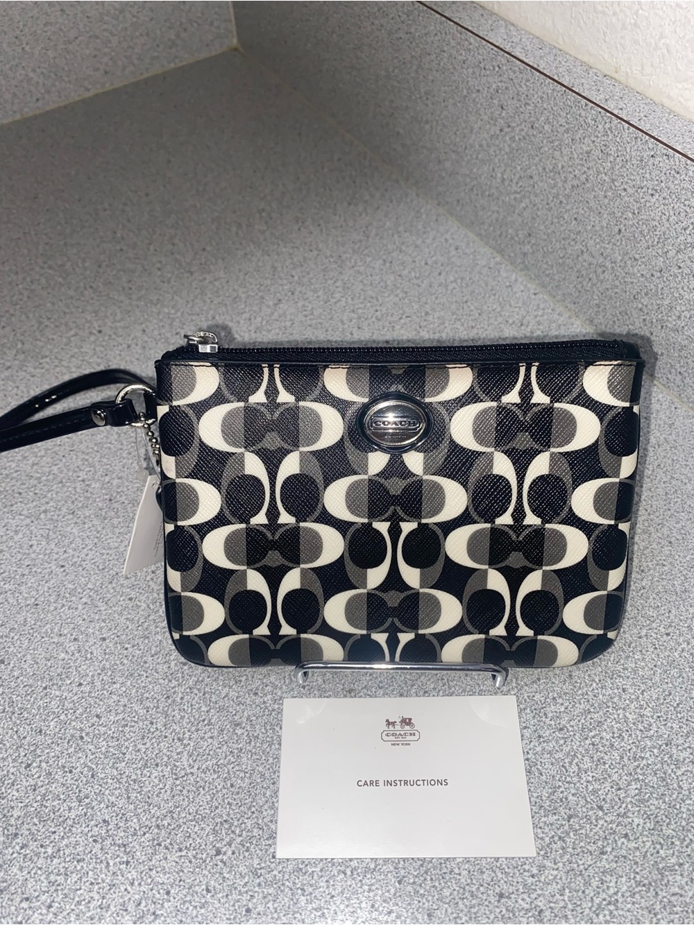 Coach F50523 Peyton Dream C Signature Black White Wristlet NWT